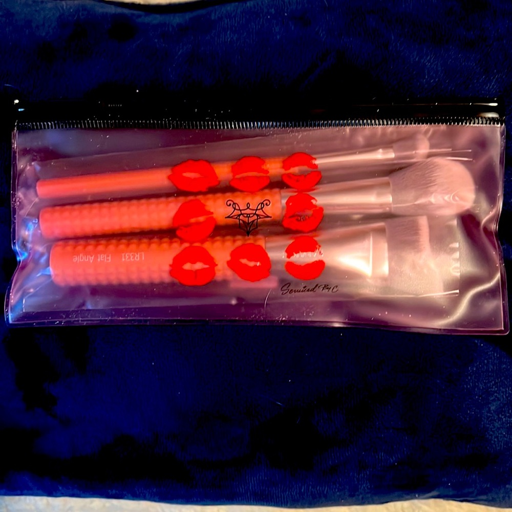 LaRuce make up brushes are the best tools you can get imo
